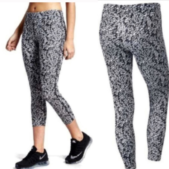 Nike Dri-Fit Black and White Capri Leggings S - Picture 11 of 11